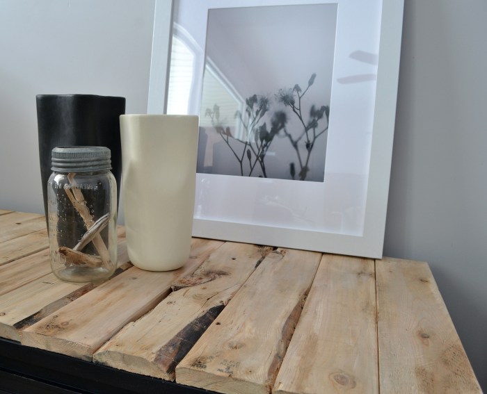rustic table makeover and pallet DIY project... inexpensive diy projects