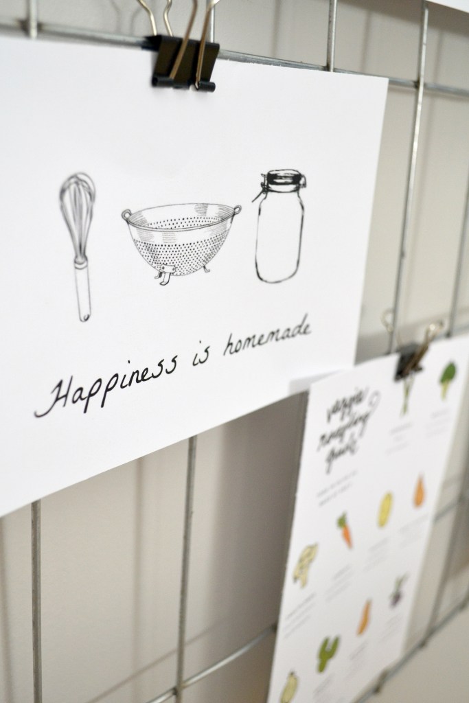 wire fence pinboard... inexpensive diy projects