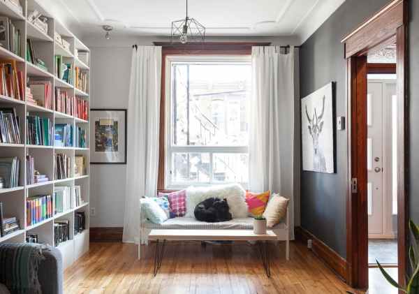 Black-walls-wood-trim-1